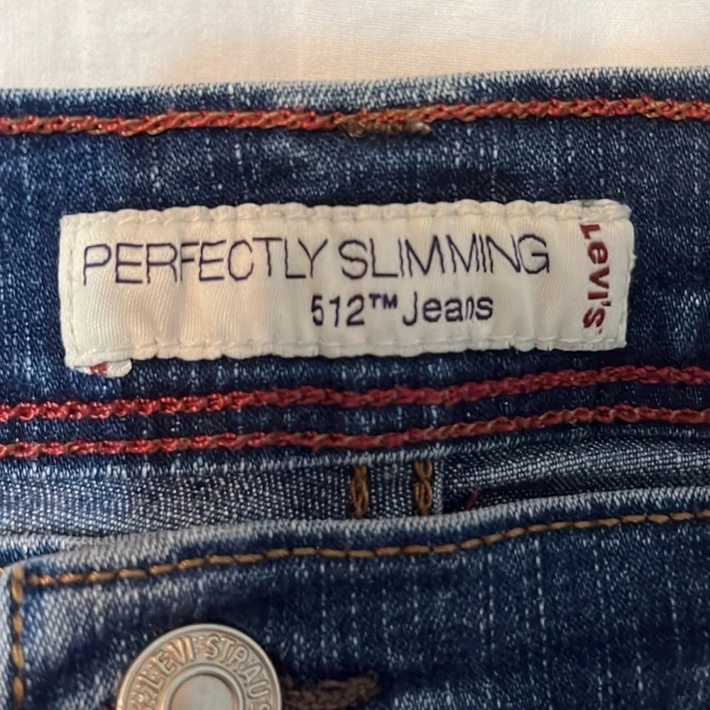 Women’s SZ 10P Levi’s 512 Perfectly Slimming